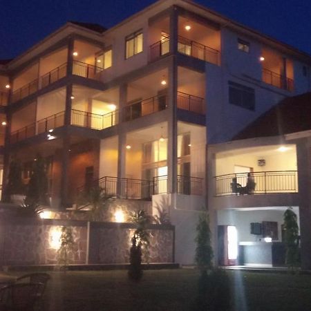 Eka Hoima Hotel Bagian luar foto