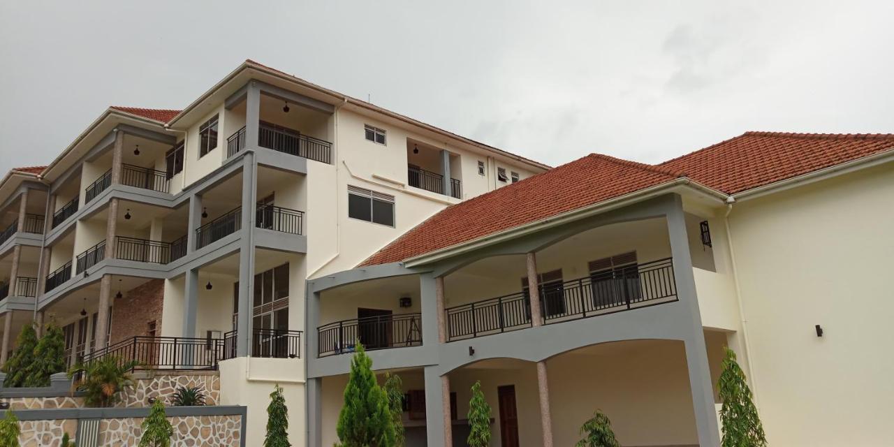 Eka Hoima Hotel Bagian luar foto