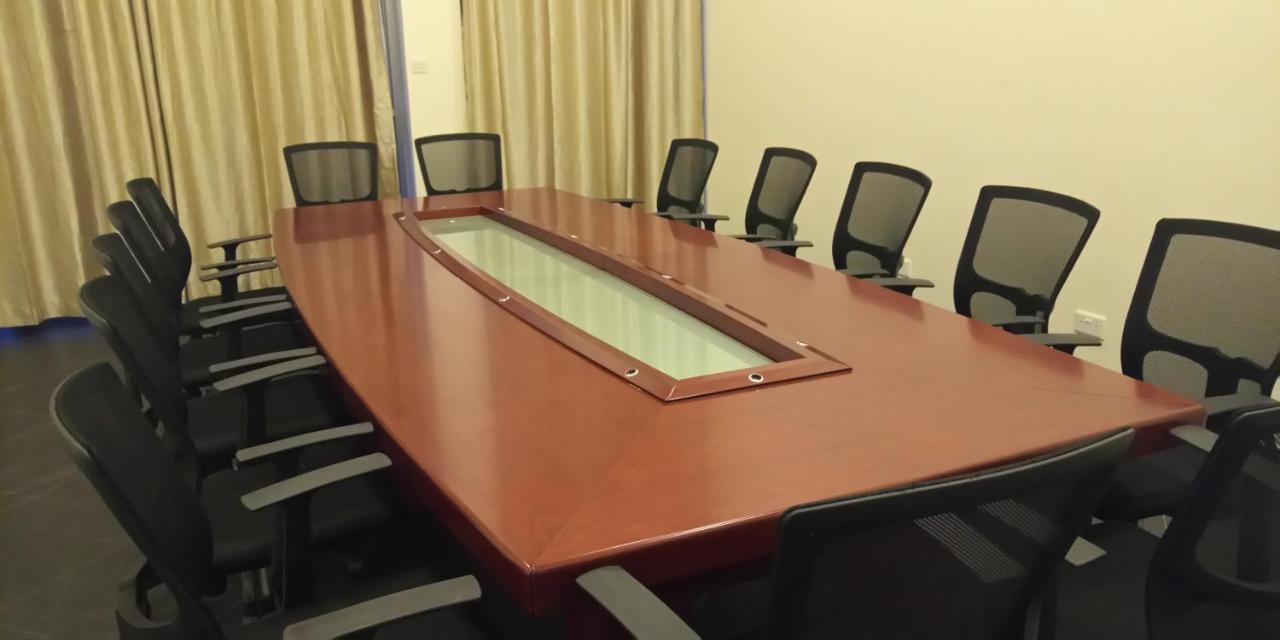 Eka Hoima Hotel Bagian luar foto