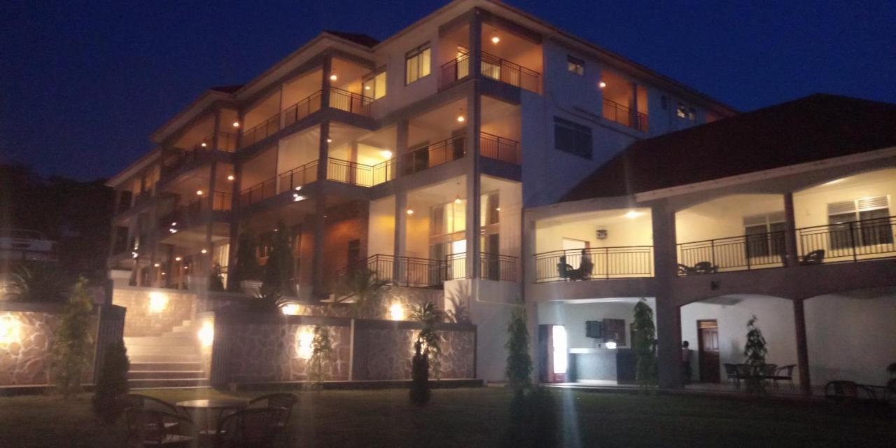 Eka Hoima Hotel Bagian luar foto