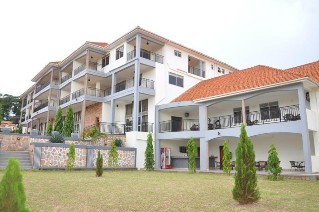Eka Hoima Hotel Bagian luar foto